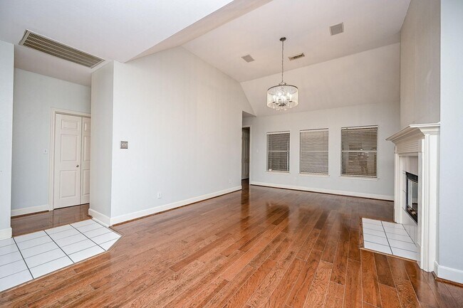 6511 Mesa Vista Court, Houston, TX 77083 photo 3