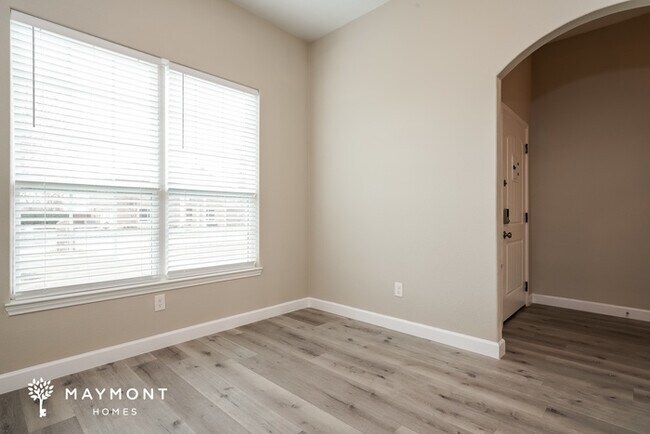 721 Shady Meadow Ln photo 5