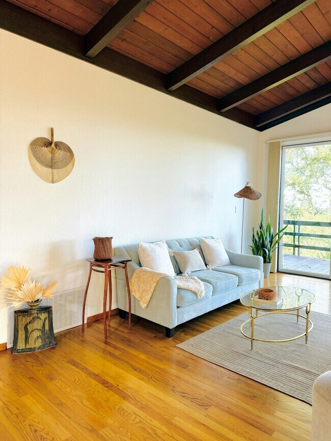 760 La Mesa Dr Menlo Park, CA 94028 photo 3