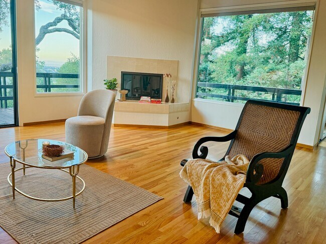 760 La Mesa Dr Menlo Park, CA 94028 photo 2