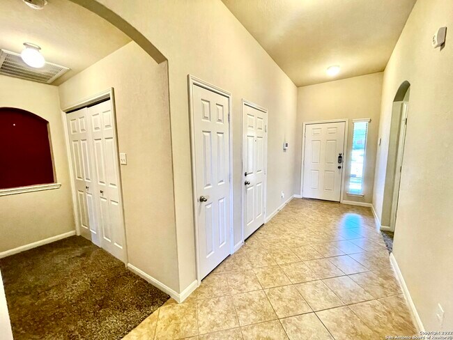 2034 Gray Fox Creek San Antonio, TX 78245 photo 4