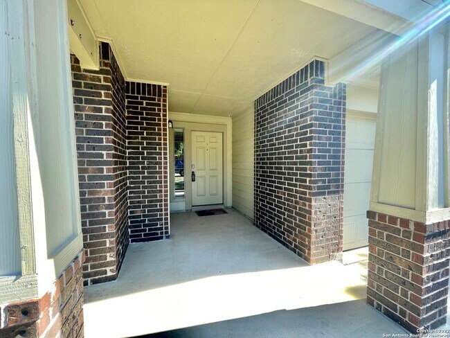 2034 Gray Fox Creek San Antonio, TX 78245 photo 3