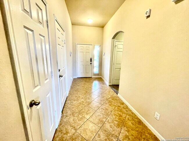2034 Gray Fox Creek San Antonio, TX 78245 photo 5