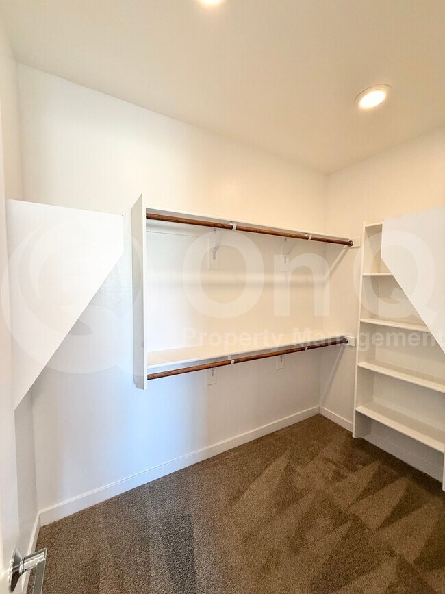 12422 W Via Caballo Blanco Peoria, AZ 85383 photo 4