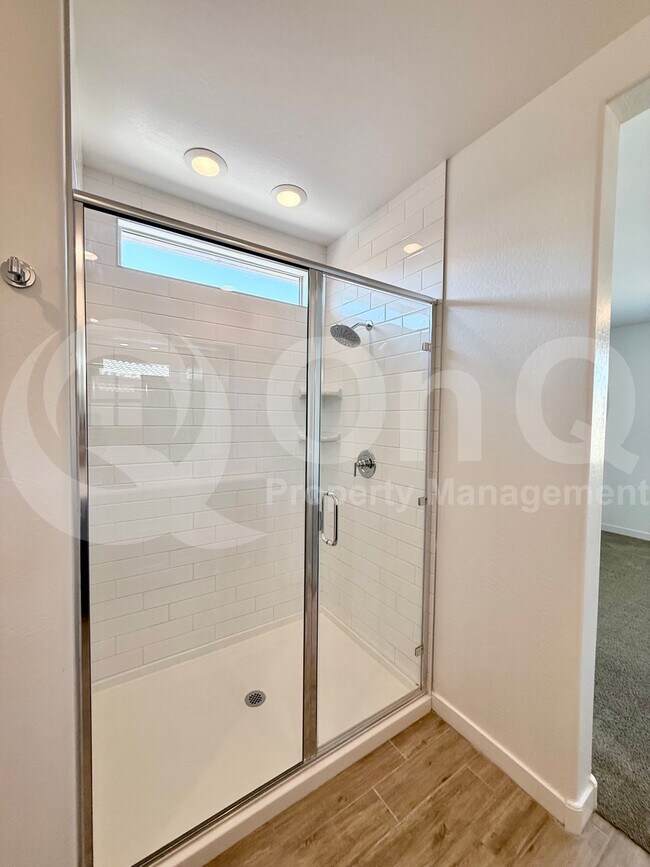 12422 W Via Caballo Blanco Peoria, AZ 85383 photo 2