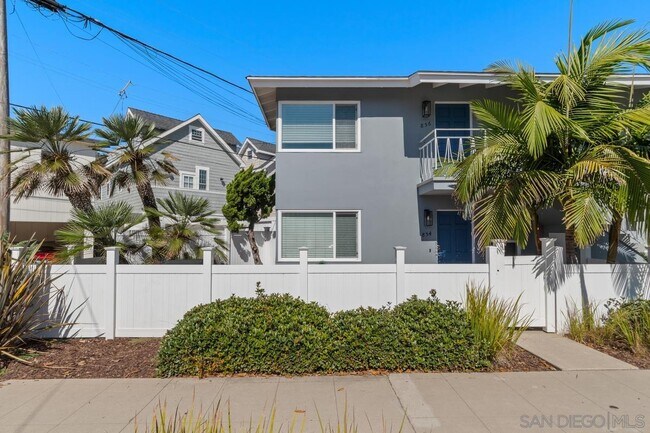 854 Olive Ave Coronado, CA 92118 photo 3