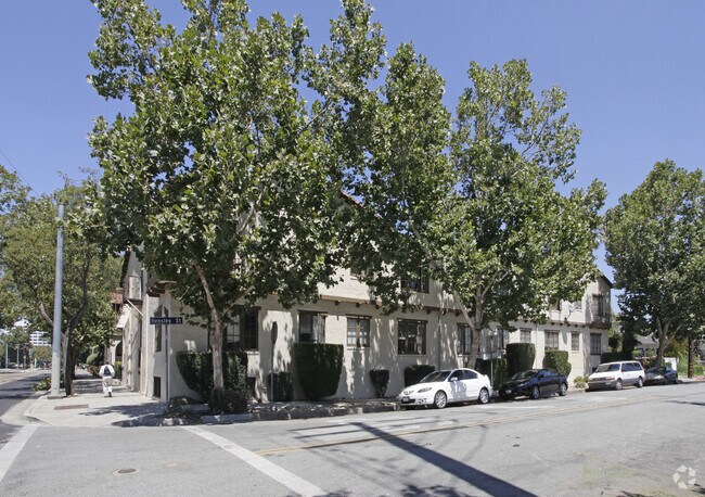 Mission Court Apartments photo 2