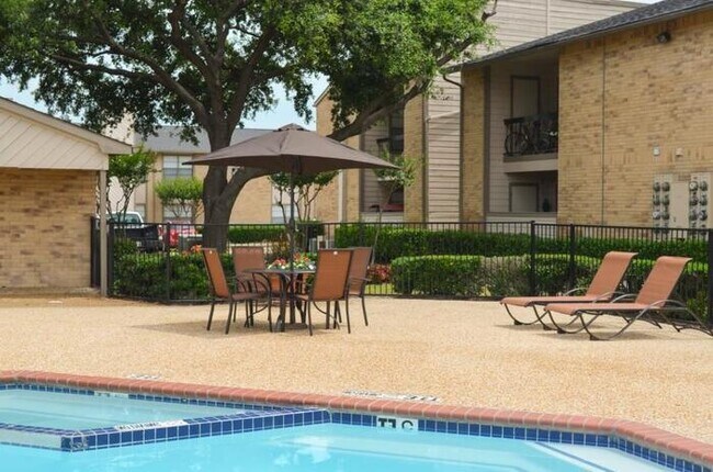 782 Gatewood Rd Garland, TX 75043 photo 5