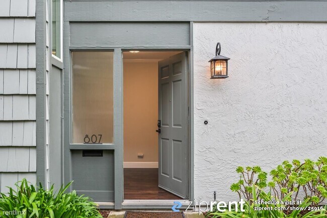 807 Magellan Lane, Foster City, CA 94404 photo 2