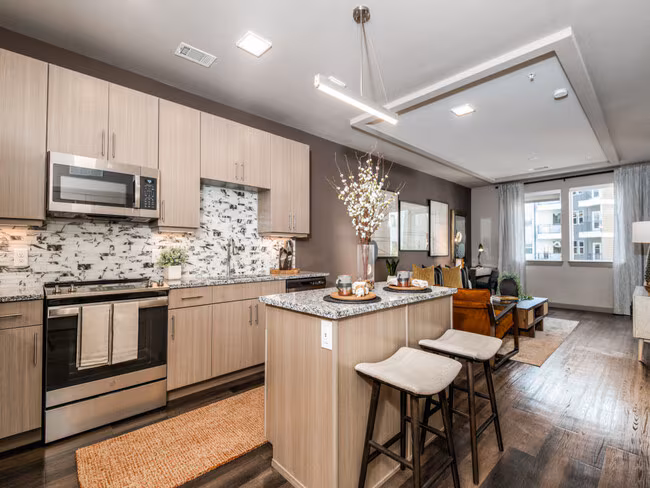 880 LYN photo 4