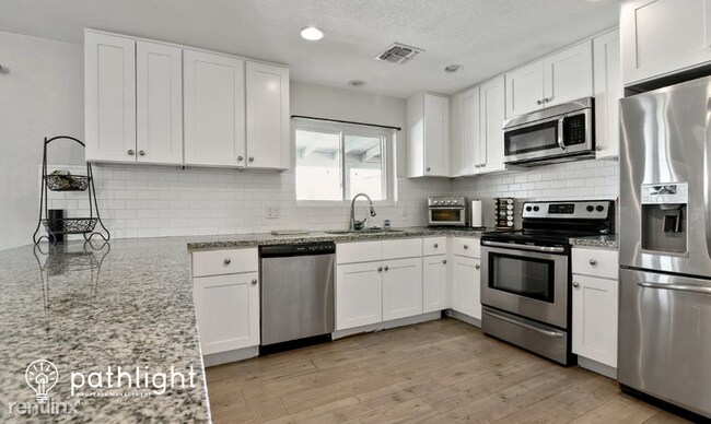 13602 North 37th Avenue, Phoenix, AZ 85029 photo 2