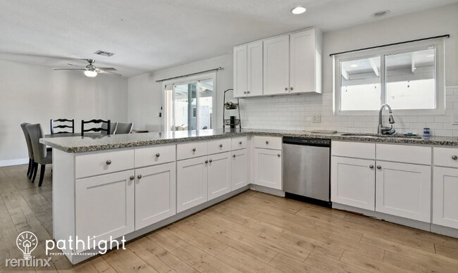 13602 North 37th Avenue, Phoenix, AZ 85029 photo 3