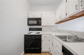 2210 Pearl St Austin, TX 78705 photo 5
