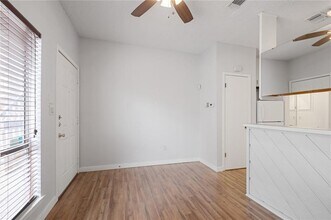 2210 Pearl St Austin, TX 78705 photo 3