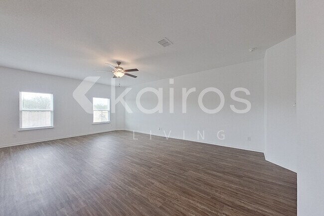 946 Shady Brk New Braunfels, TX 78132 photo 3