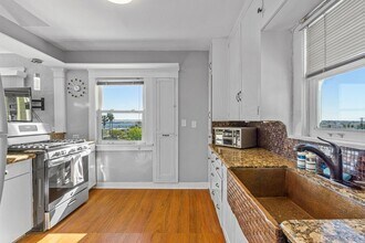 2452 Union St San Diego, CA 92101 photo 4