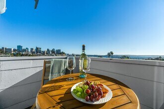 2452 Union St San Diego, CA 92101 photo 3