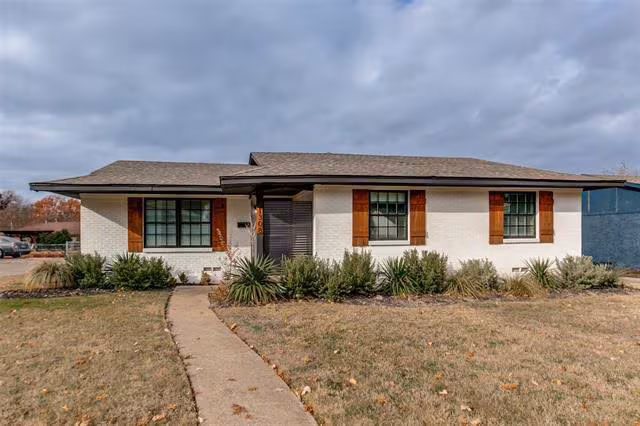 1308 Northlake Dr Richardson, TX 75080 photo 2