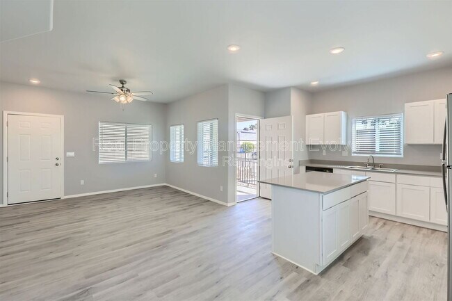7010 N 80th Ave Glendale, AZ 85303 photo 2