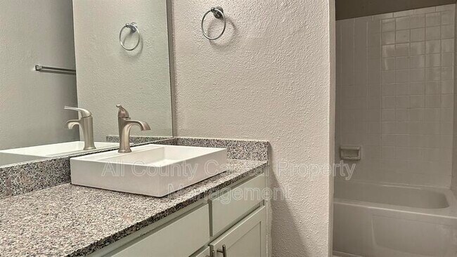 5426 Menchaca Rd Austin, TX 78745 photo 3
