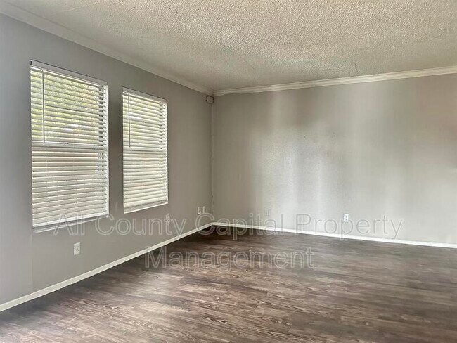 5426 Menchaca Rd Austin, TX 78745 photo 4