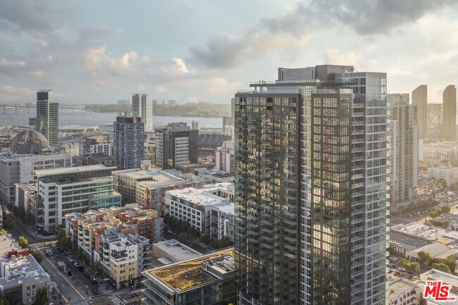 601 Eleventh Ave San Diego, CA 92101 photo 2