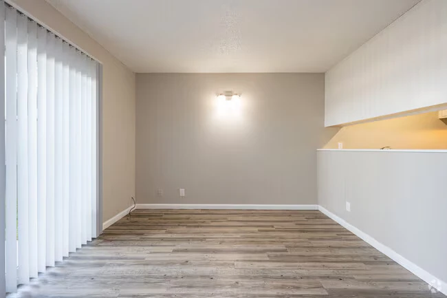 Forest Glenn Apartments photo 3
