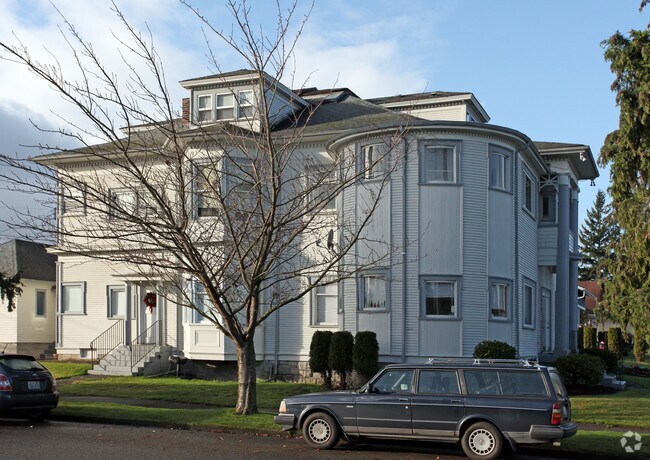 Marguerite Apartments photo 2