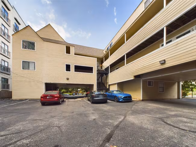 2510 San Gabriel St Austin, TX 78705 photo 4