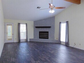 336 Olympia Fields St Meadowlakes, TX 78654 photo 2