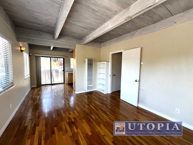 416 Ocean View Ave Santa Cruz, CA 95062 photo 2