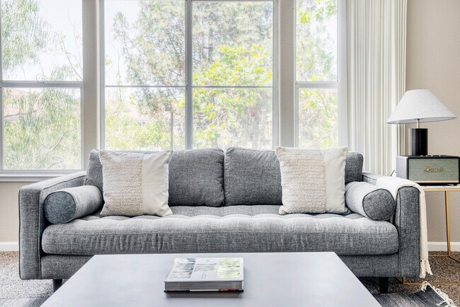 10024 Paseo Montril San Diego, CA 92129 photo 2