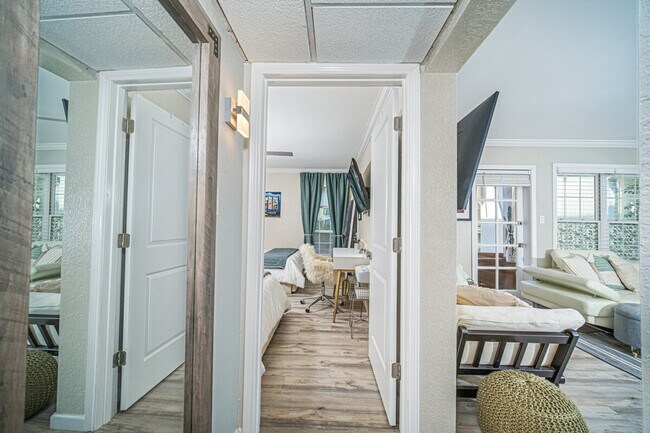 Pointe Condos #56 photo 5