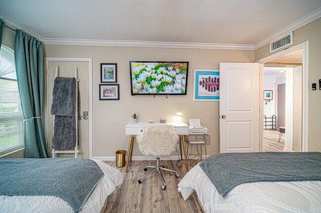 Pointe Condos #56 photo 2