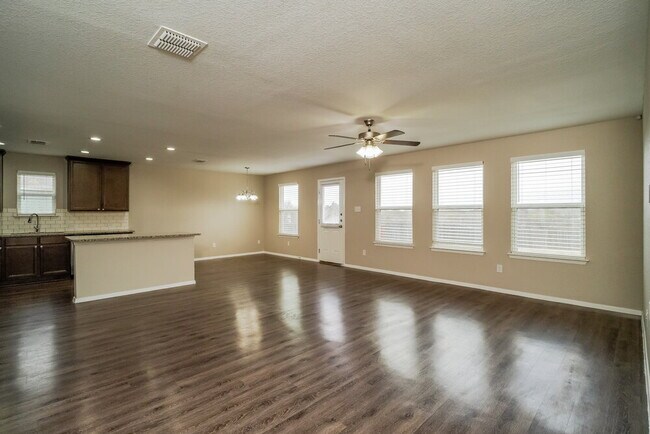 123 Fabarm Ln New Braunfels, TX 78130 photo 5