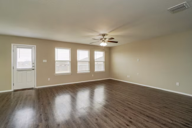 123 Fabarm Ln New Braunfels, TX 78130 photo 4