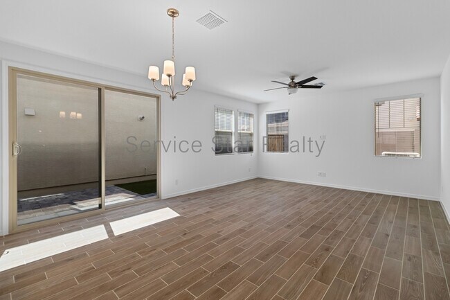 3817 N 99th Dr photo 4