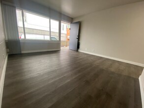 219 Queen Anne Ave N Seattle, WA 98119 photo 3