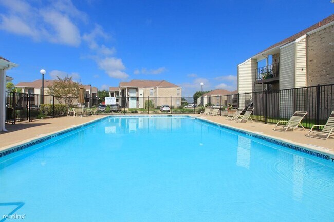 1111 W Main St League City, TX 77573 photo 5