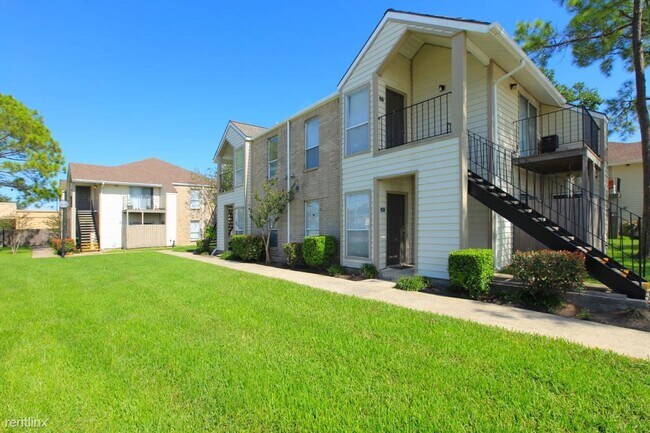 1111 W Main St League City, TX 77573 photo 2