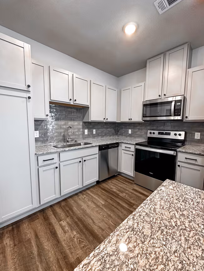 3635 Marine Creek Pkwy Fort Worth, TX 76106 photo 2