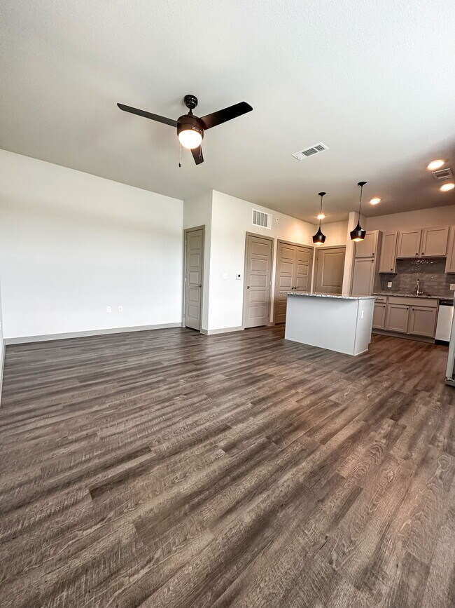 3635 Marine Creek Pkwy Fort Worth, TX 76106 photo 5