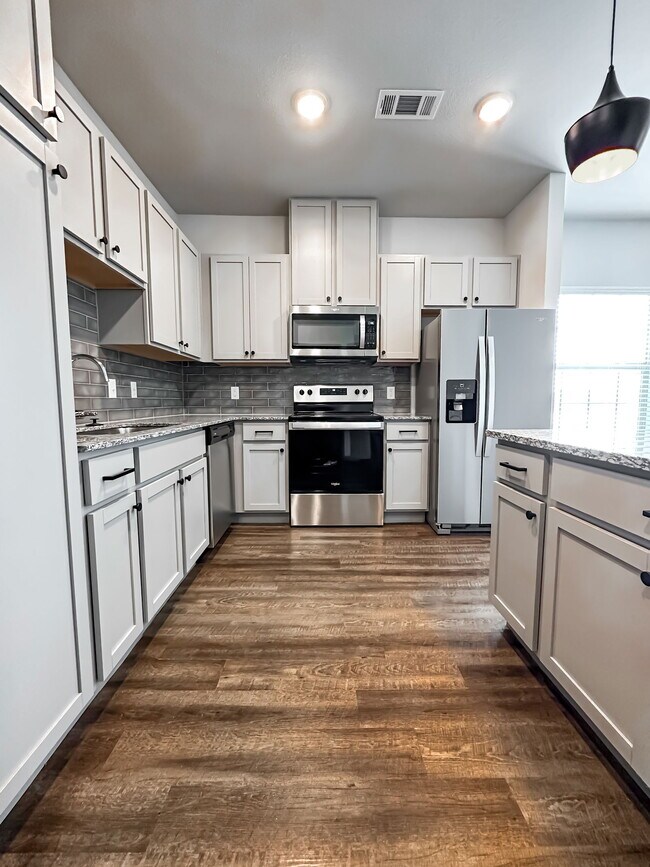 3635 Marine Creek Pkwy Fort Worth, TX 76106 photo 3
