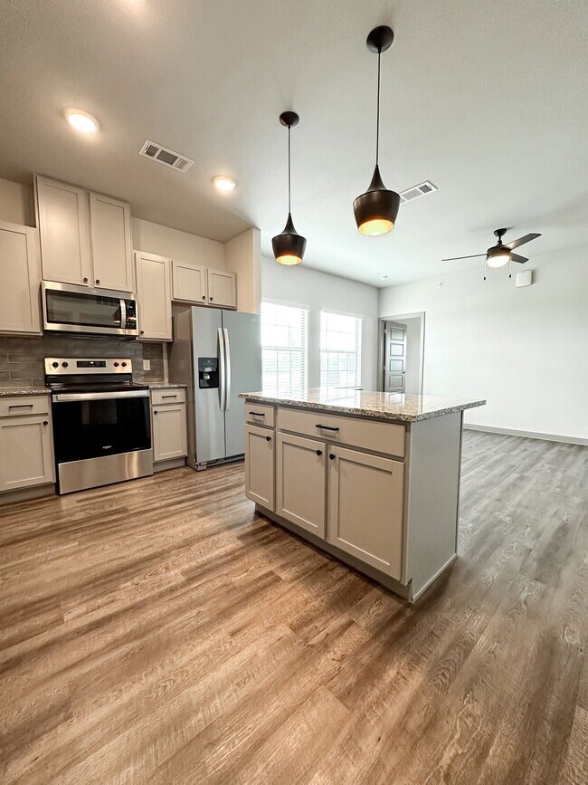 3635 Marine Creek Pkwy Fort Worth, TX 76106 photo 4