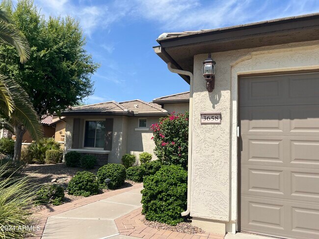 3658 N PRINCETON Court photo 2