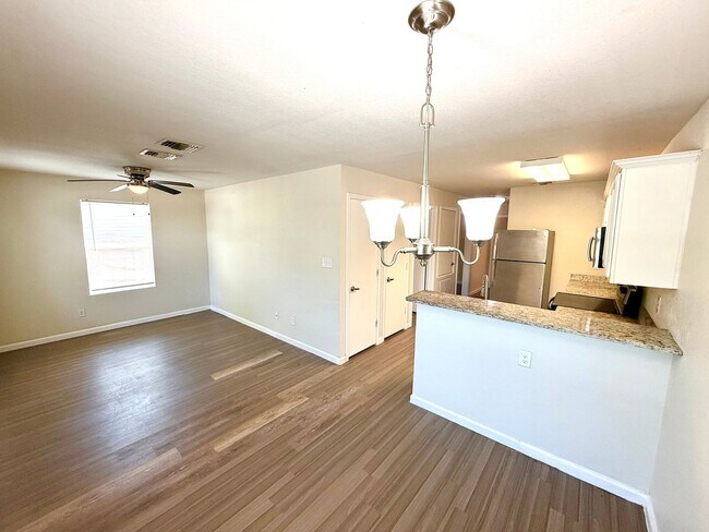 1611 N Navidad St San Antonio, TX 78201 photo 5