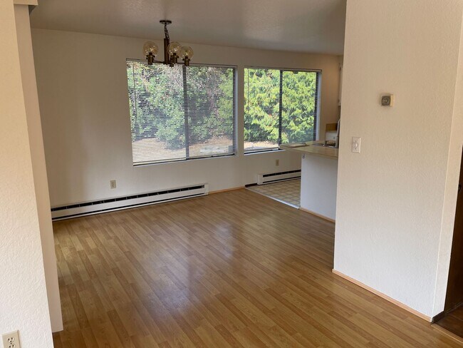 17319 Stone Ct N Shoreline, WA 98133 photo 4