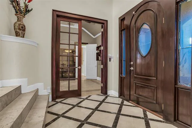 506 N Durango Cir Irving, TX 75062 photo 2