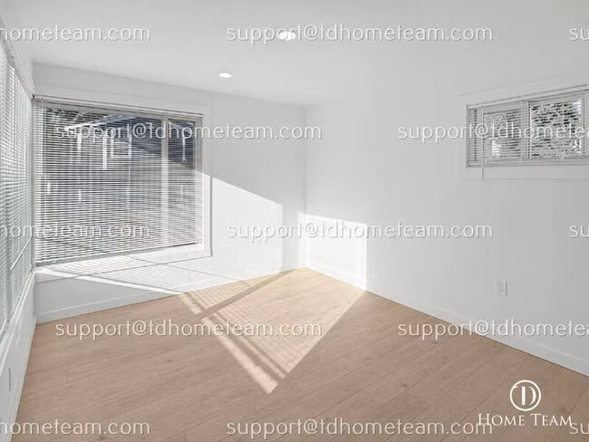 9237 36th Ave S Seattle, WA 98118 photo 4