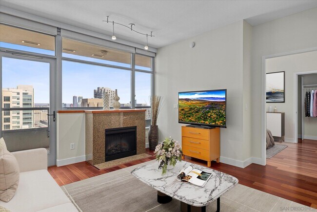 700 W E St San Diego, CA 92101 photo 2